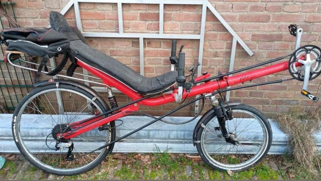 Challenger ligfiets met onderstuur.