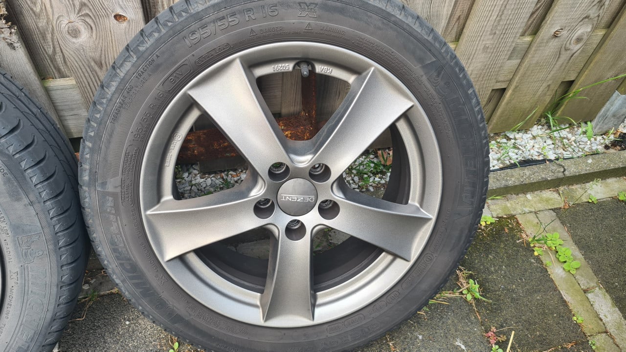 Dezent velgen zgan. 16" 195/55/16 met zeer goede Michelin banden