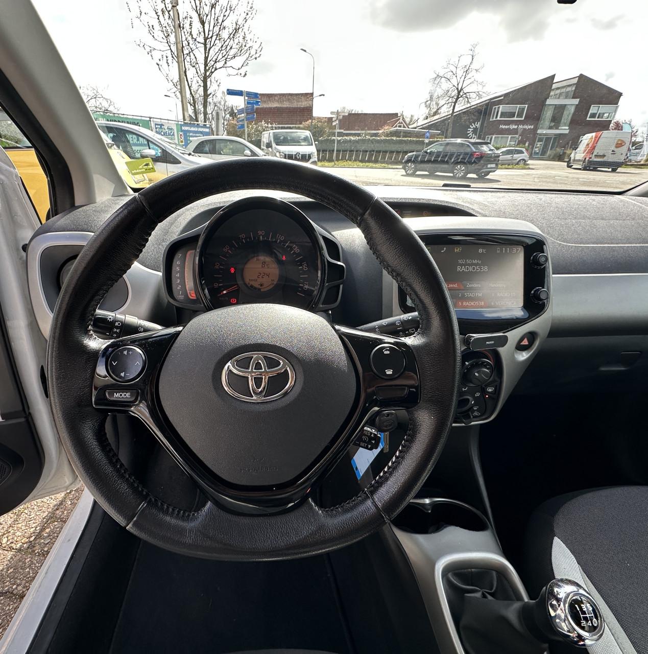TOYOTA AYGO 1.0 VVT-i x-play | Airco | 3 maanden garantie | Vol jaar APK