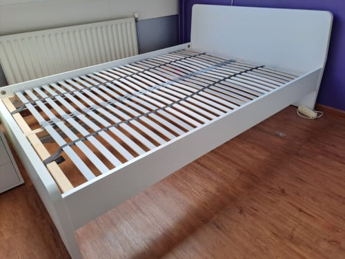 IKEA ASKVOLL bed (140x200cm) inclusief lattenbodems