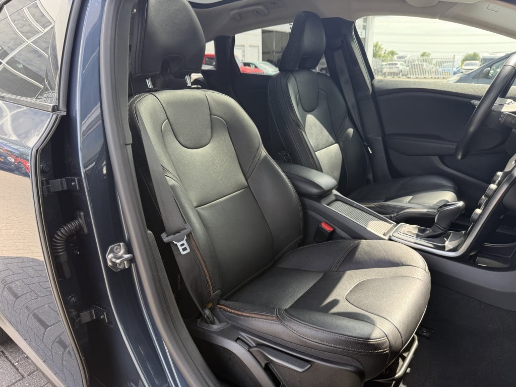 Volvo V40 cross country t3 153pk aut6 polar+ luxury| leder|pano| camera| tr