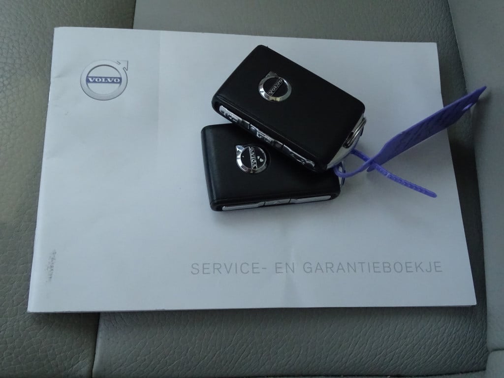 Volvo XC90 2.0 t8 twin engine awd momentum 7-pers | pano