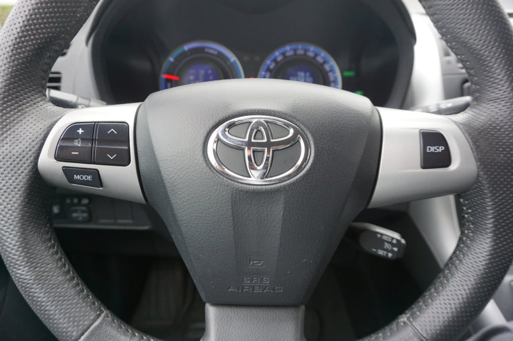 Toyota Auris 1.8 full hybrid aspiration automaat - airco / navi / cruise / 