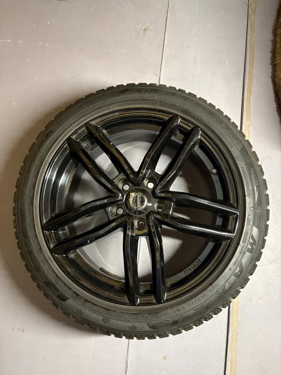 Winterbanden Volvo V40 205/50R17 Schadevrij!