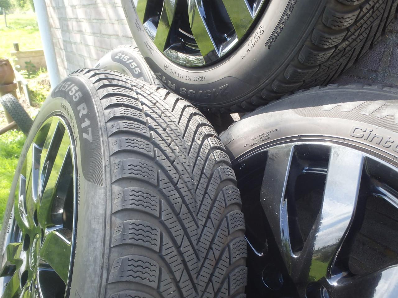 SETS WINTERWIELEN: Breedset 245/45/17 VOLVO/FORD en set 215/55/17