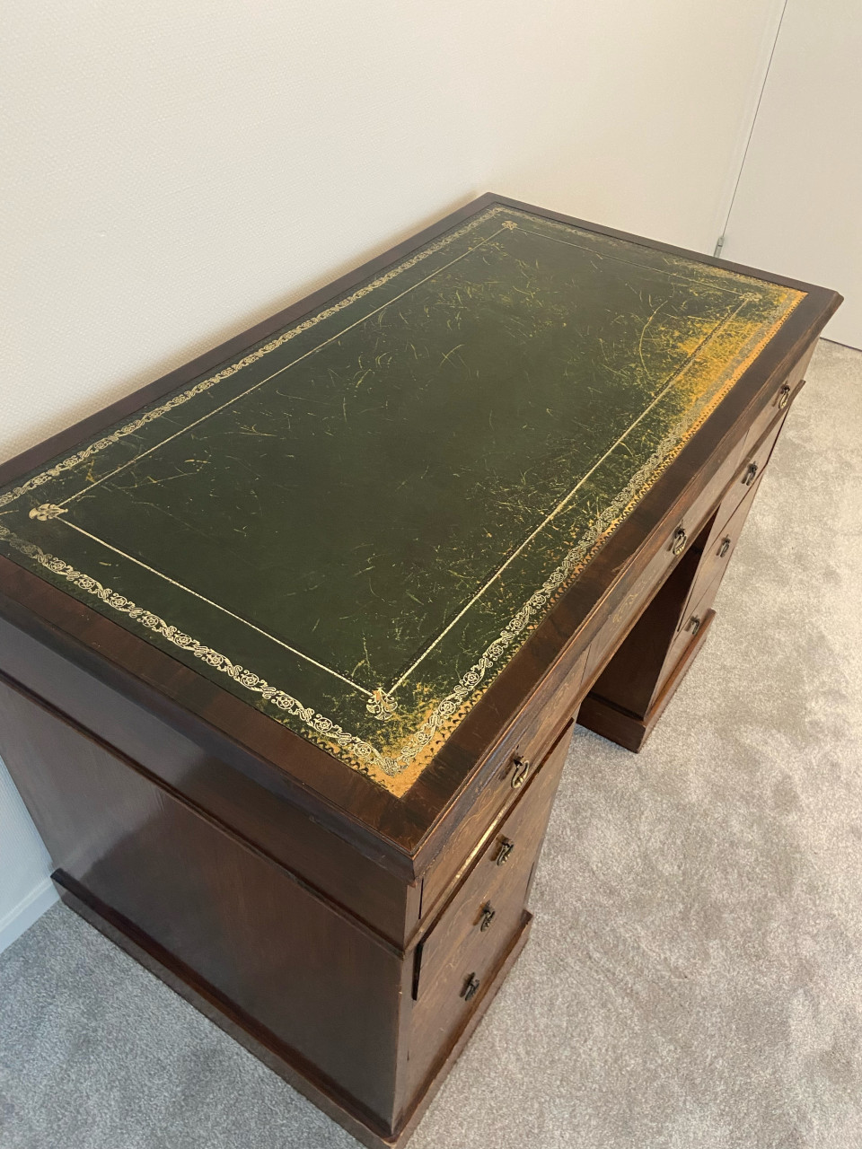 Klassiek Engels Chesterfield bureau