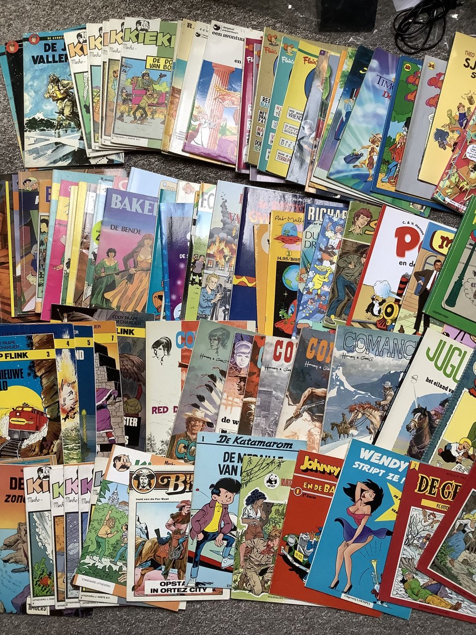 Stripboeken, grote stapel verschillende titels. Ca.100 stuks.
