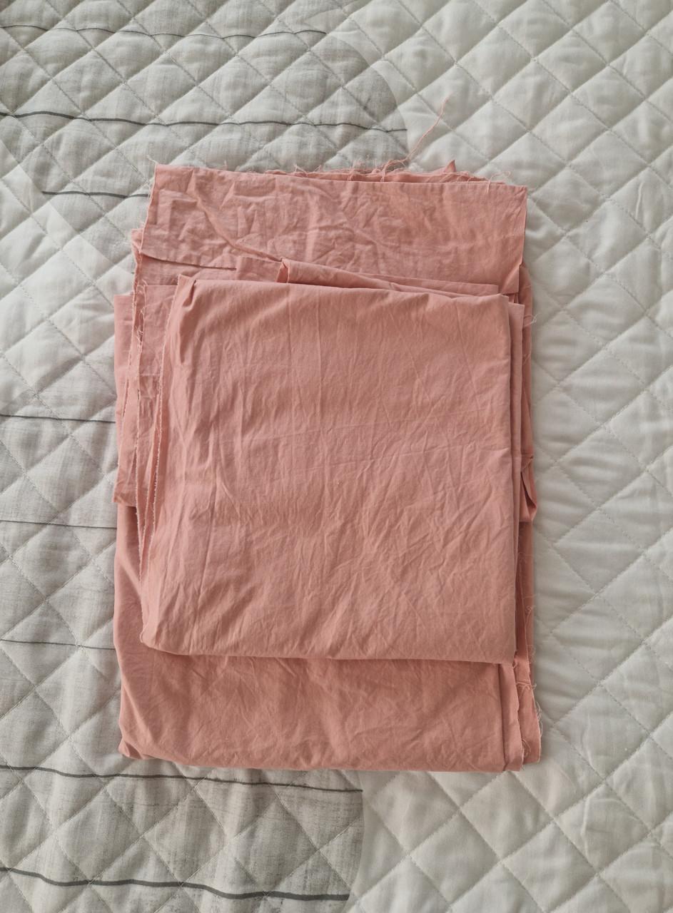 2 grote lappen roze stof
