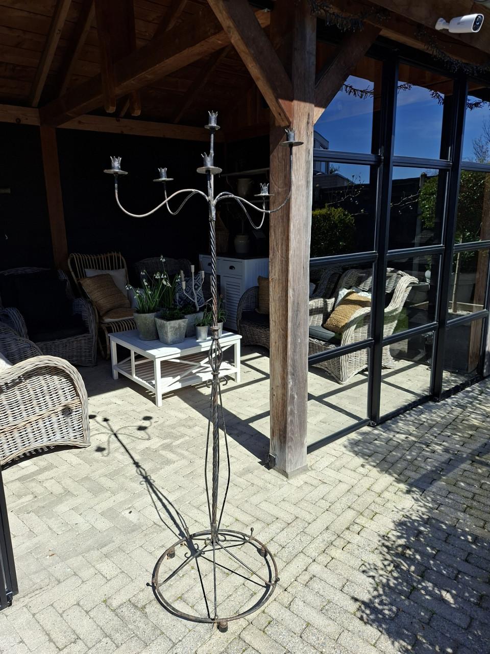 Grote ijzeren kandelaar