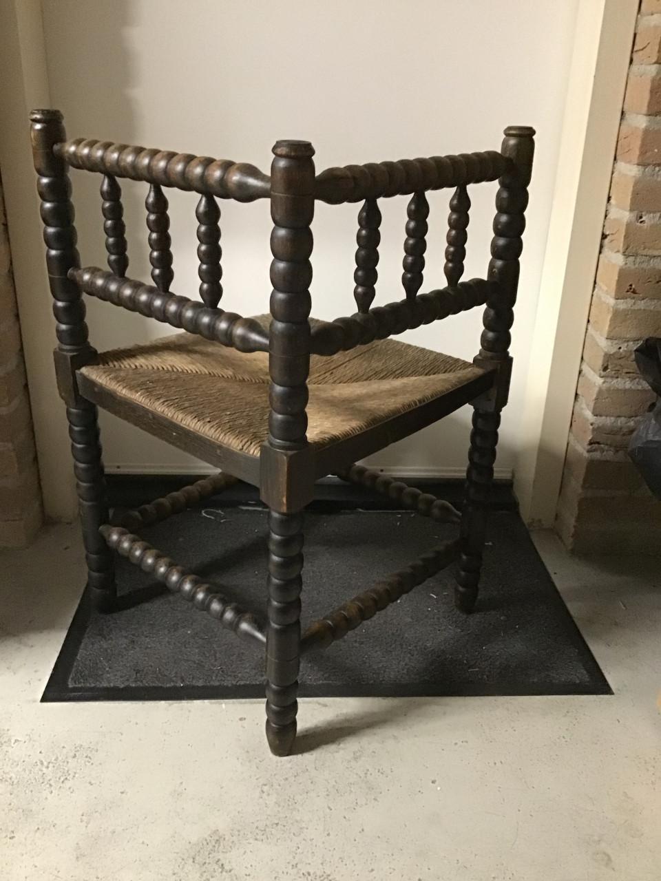 Hoekstoeltje oud / brocante