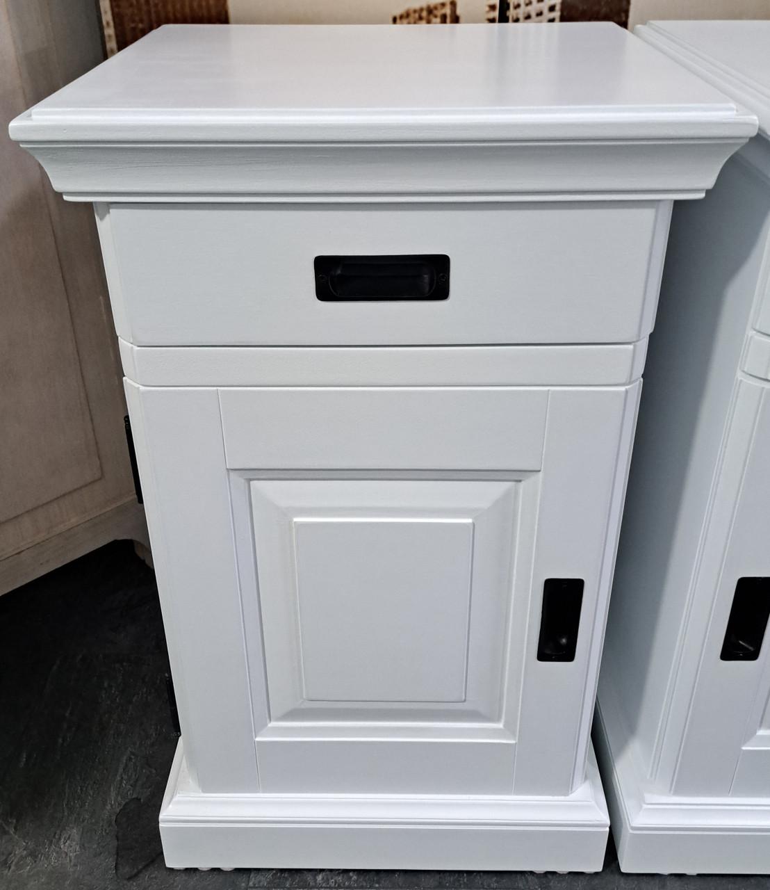 2 mooie stijlvolle vintage nachtkastjes