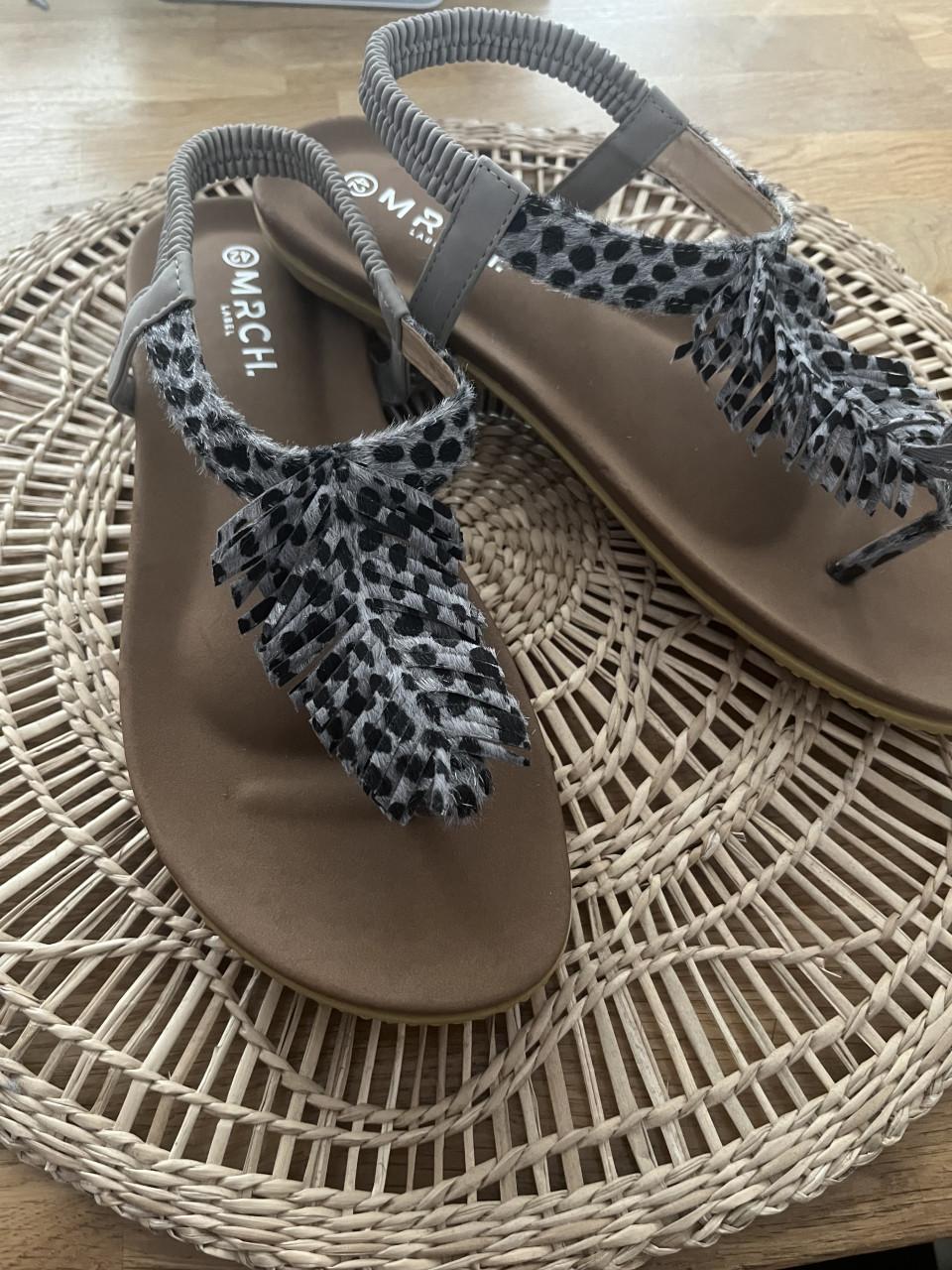 Partij nieuwe sandalen
