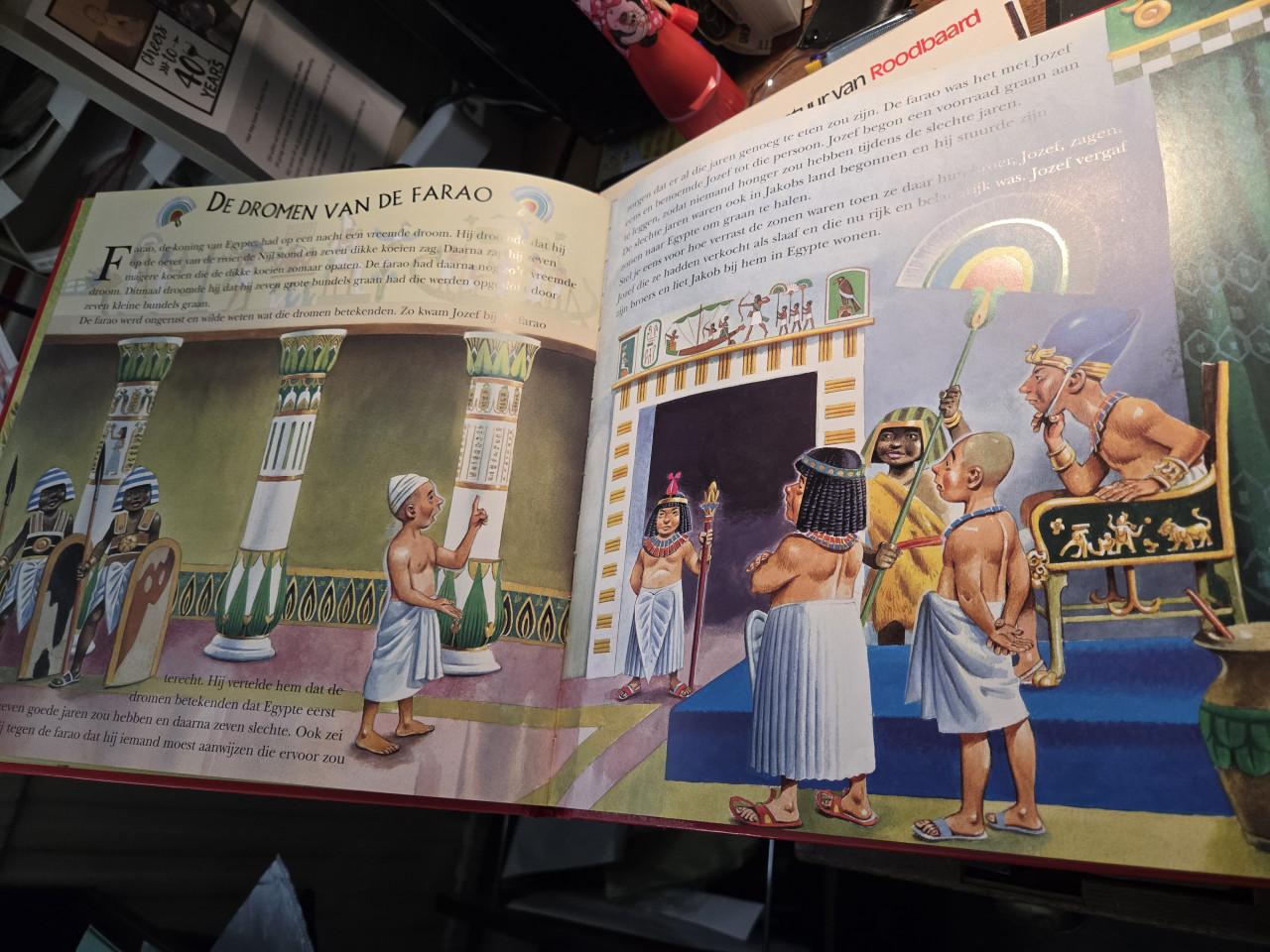 Groot formaat KINDERBIJBEL - Tony Wolf  Afmetingen: 29.5 x 29.5 cm 60 Blz.