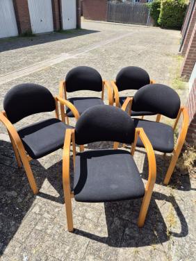 Vijf eetkamerstoelen
