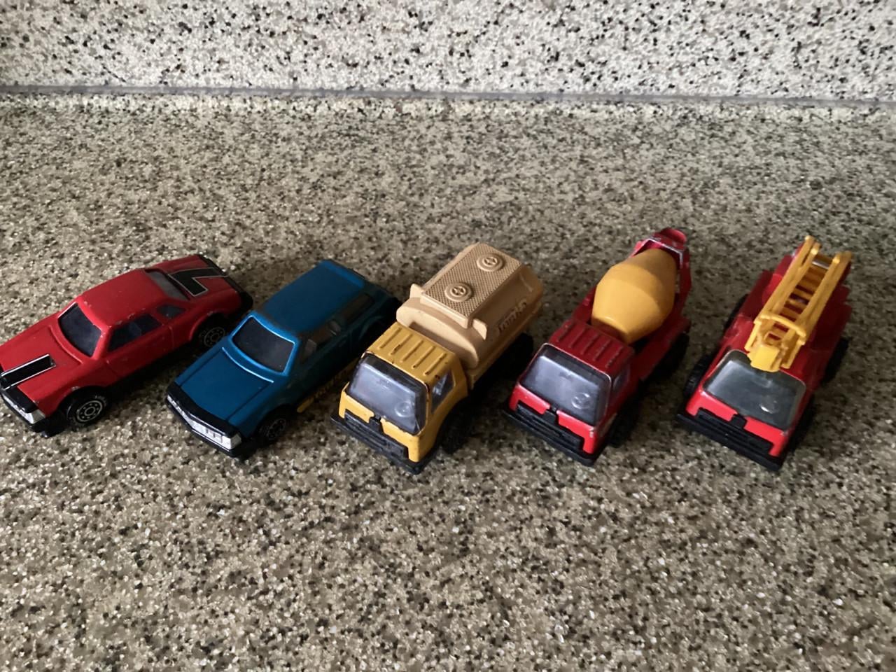 Verschillende autootjes van het merk: Tonka.