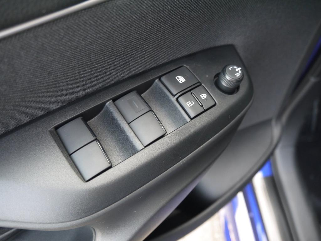 Mazda 2 Hybrid 1.5 centre-line