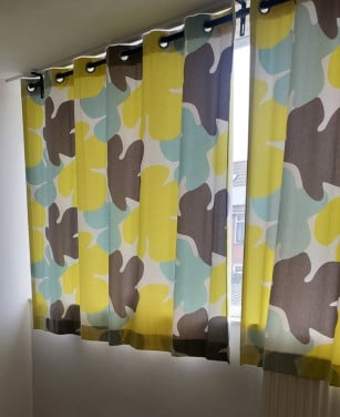 Vrolijk gekleurde overgordijnen