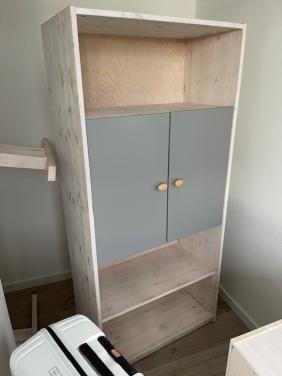 Mooie kasten en bureau kinderkamer