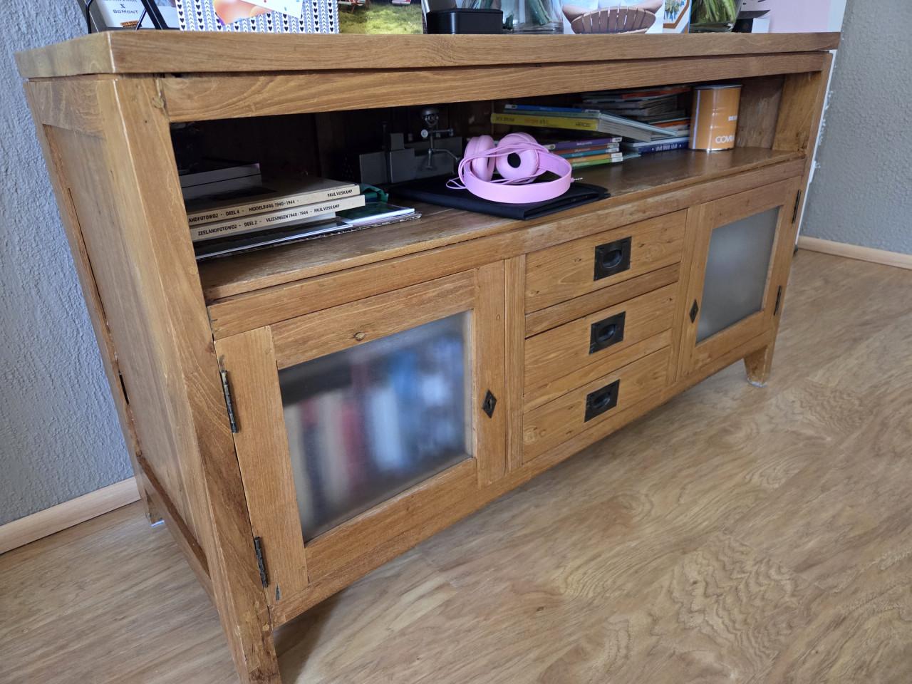 TV  kast