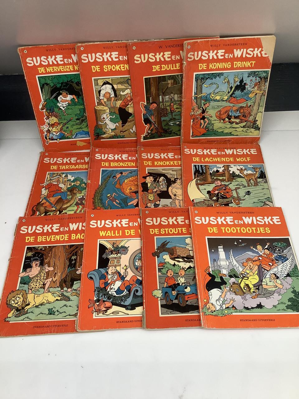 Stripboeken Suske en Wiske waarvan de ruggen in mindere staat zijn.