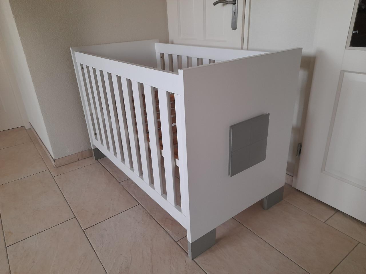 Super stevig massief houten ledikantje (in goede nette staat )