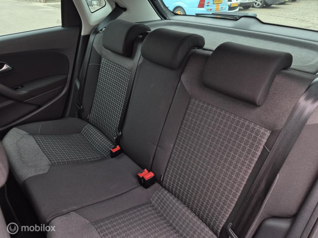 Volkswagen Polo 1.2 tsi comfortline / parkeersensoren voor + achter / stoel