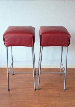 2 barkrukken met leren zitting