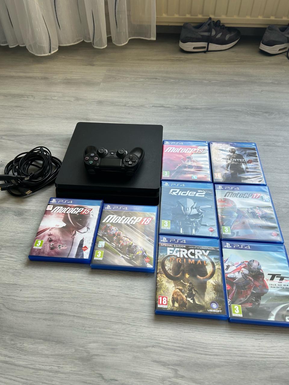 Playstation 4 slim + 8 games en alle toebehoren