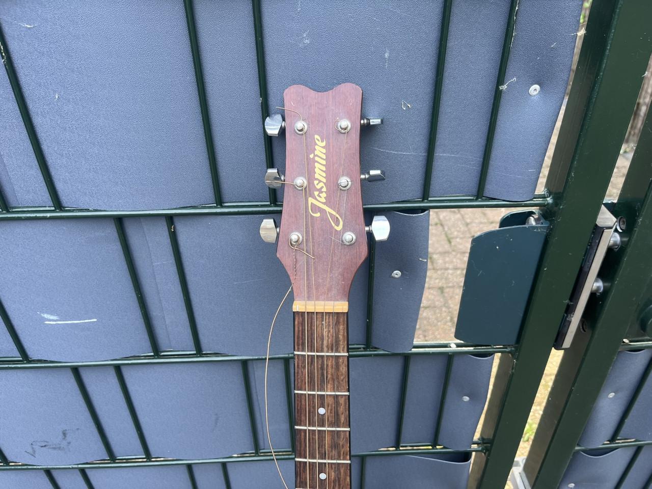 Gitaar Jasmine type C34C zonder standaard en hoes