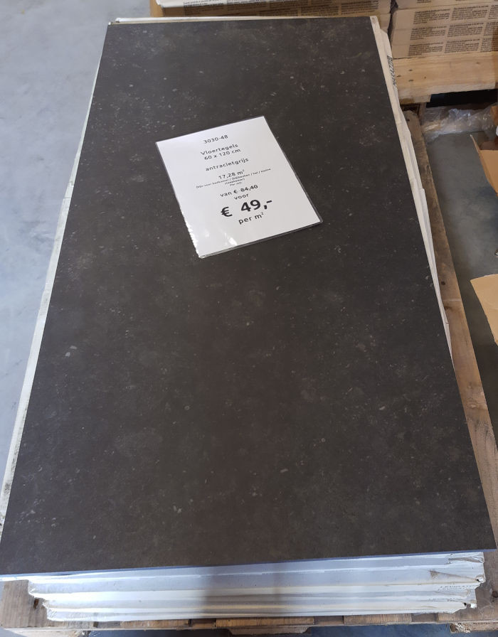 3030-47 ca 12,96 m² Antraciet betonlook vloertegels,per m² van € 82,32 voor