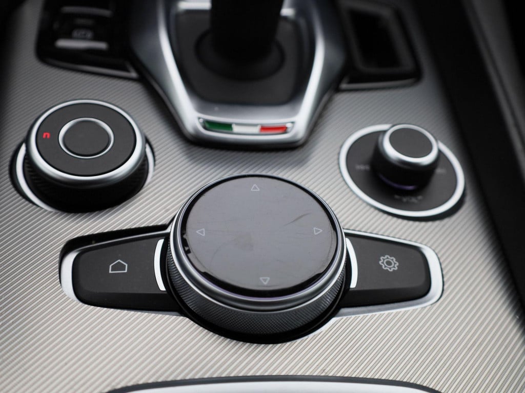 Alfa Romeo Giulia 2.0t sprint | lmv | automaat | parkeer sensoren | camera 