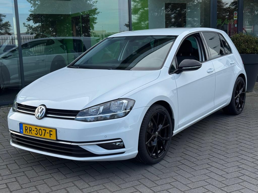 Volkswagen Golf 1.0 tsi * massage stoel * camera * carplay * stoelverwarmin