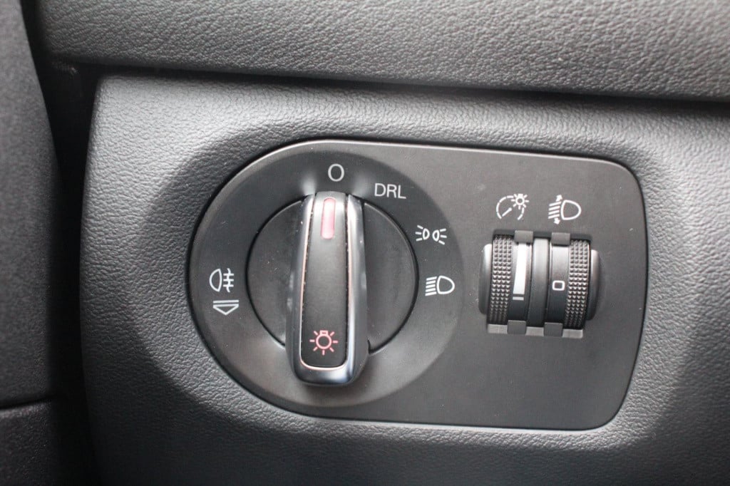 Audi A3 sportback 1.4 tfsi attraction - carplay wireless - navi - clima - 1