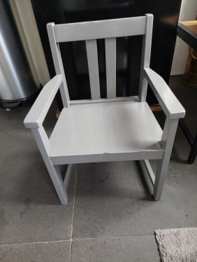 Te koop mooi klein stoeltje en oude stoof