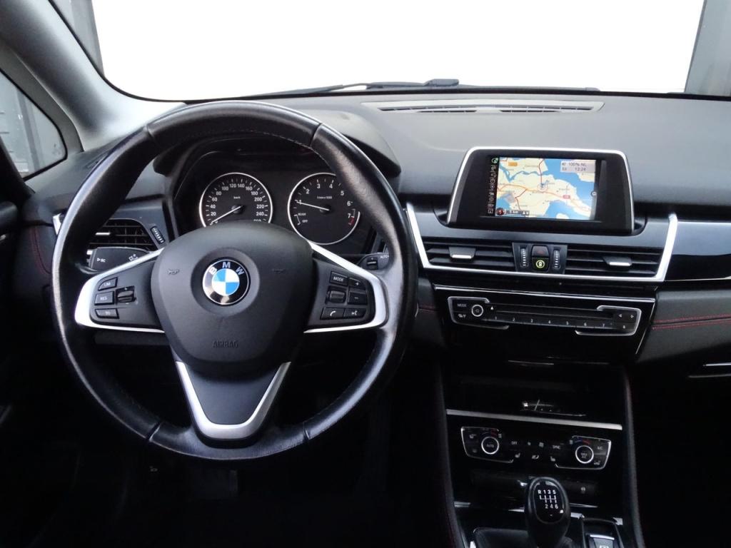 BMW 2-serie active tourer 218i executive | stoelverwarming | navi | bluetoo