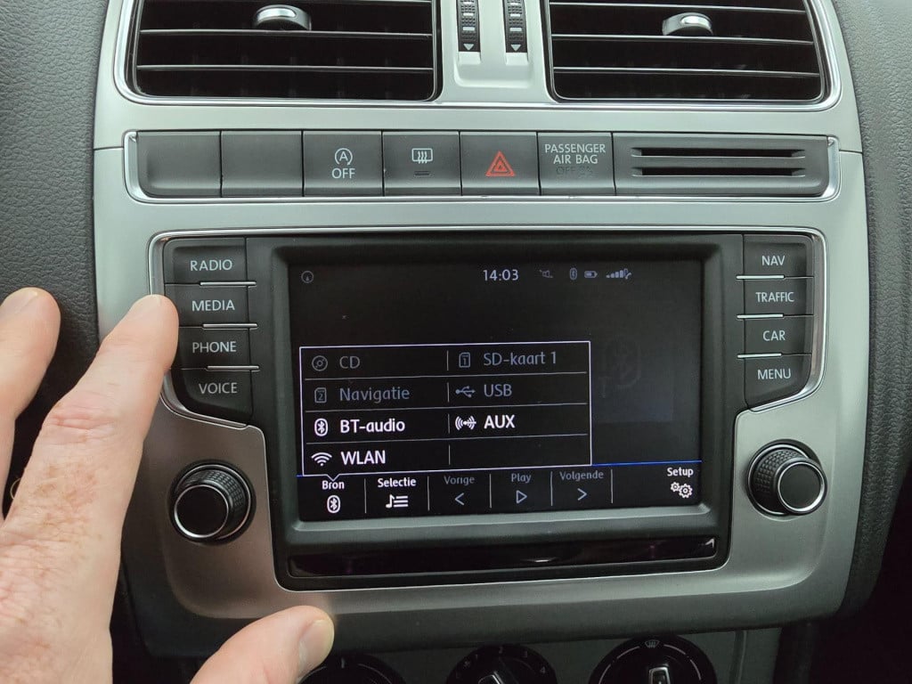 Volkswagen Polo occasion zwart 1.0 bluemotion uitvoering dus extra zuinig! 