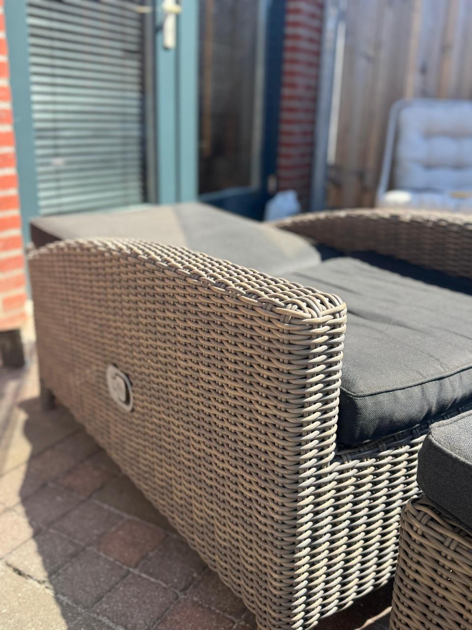 Loungestoel met voetenbank