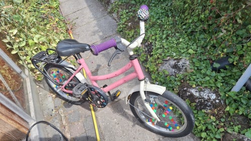 Roze meisje fiets 16 inch opknapperje.