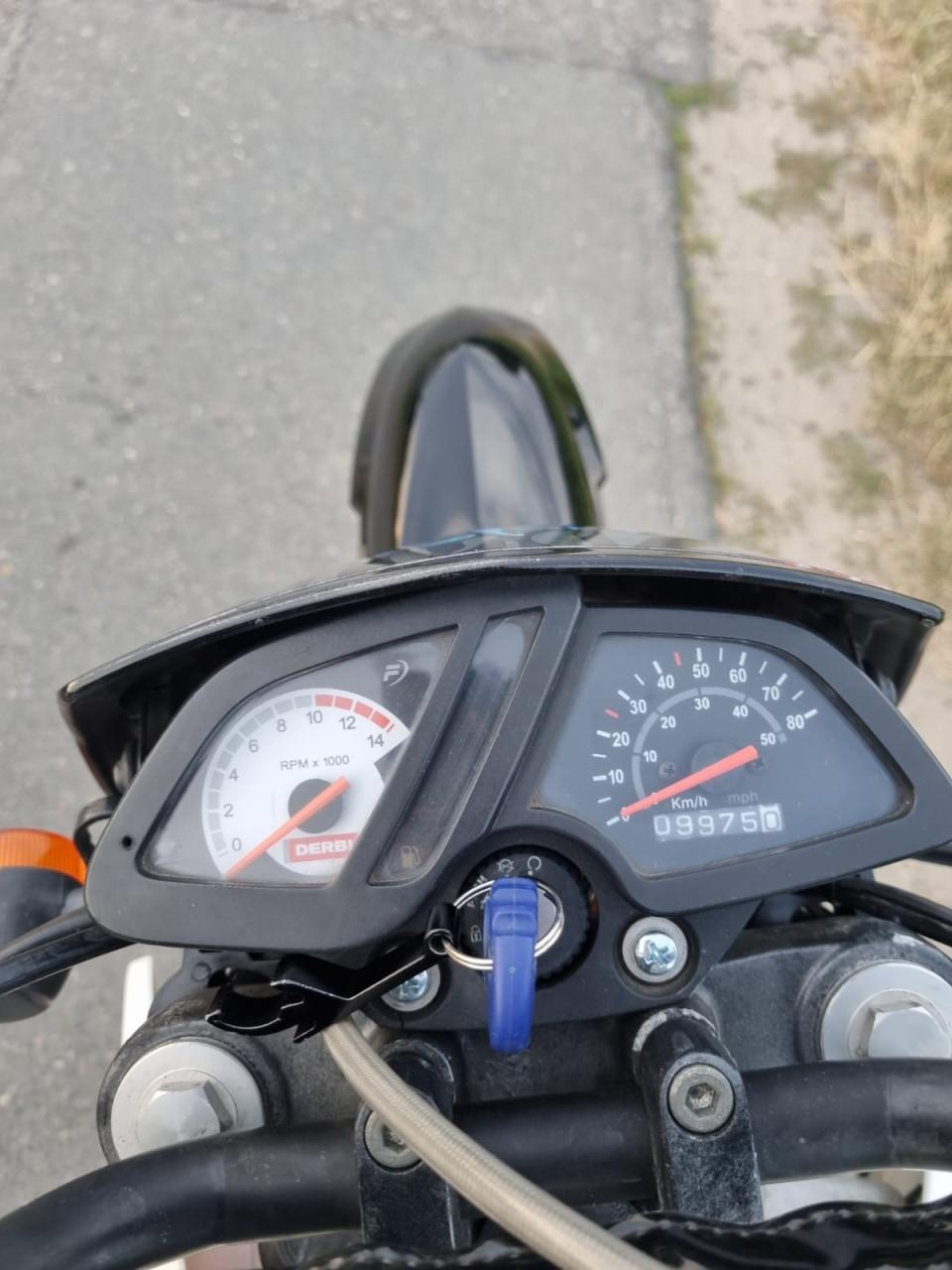 Derbi Senda SM 50 cc Roze/zwart