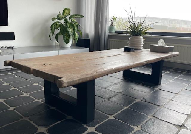 Salontafel gemaakt van Chinese raamluiken