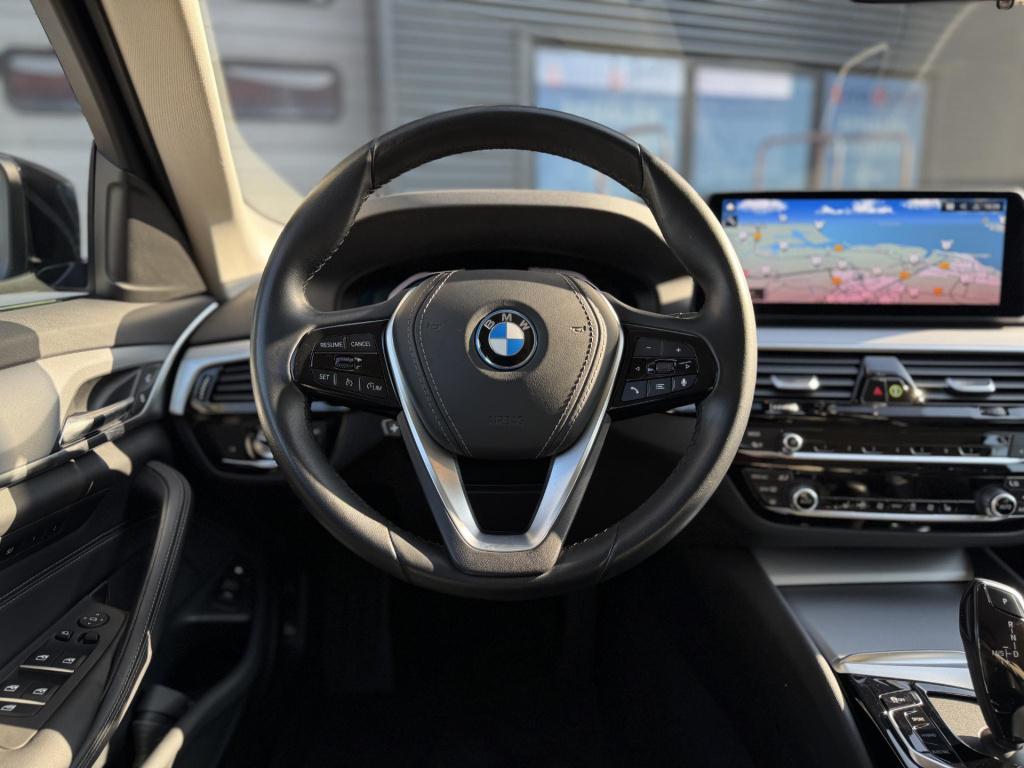 BMW 5 Serie touring 530e xdrive business edition plus soh 98% nl-auto!