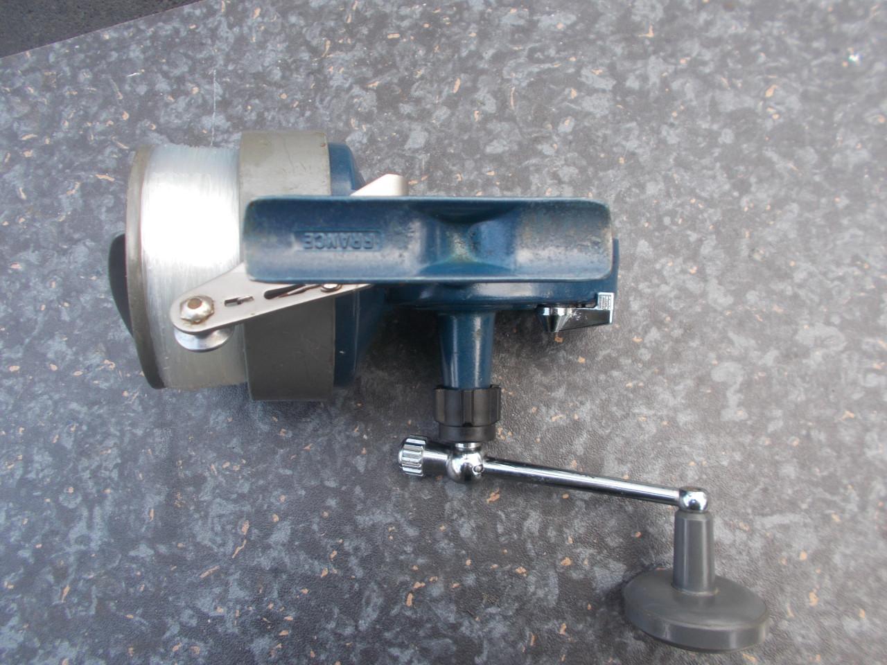 Prachtige Mitchell 498 zeemolen met bronzen as