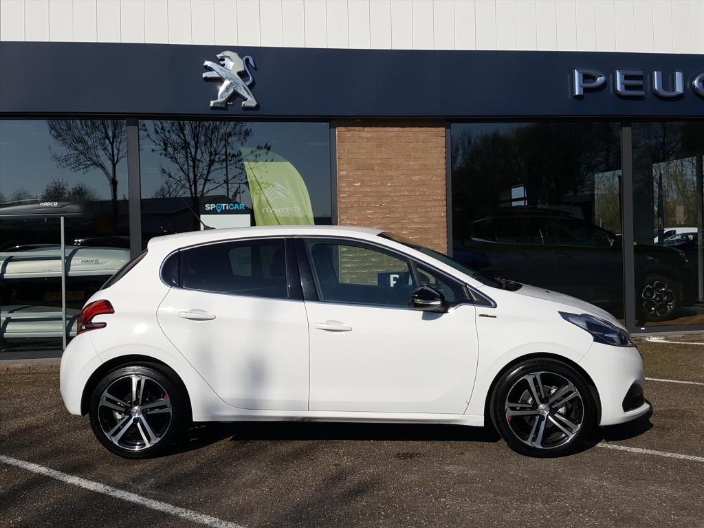 Peugeot 208 gtline 1.2-110pk automaat (eat6) trekhaak | apple carplay & and