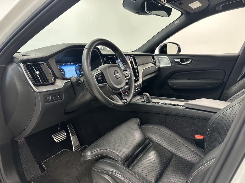 Volvo XC60 2.0 t8 awd recharge r-design | luchtvering | b&w | nappaleder |
