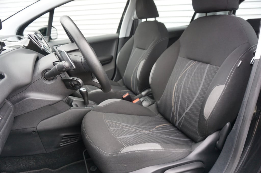 Peugeot 208 1.2 e-vti envy automaat - airco / cruise / navi / parkeers. / n
