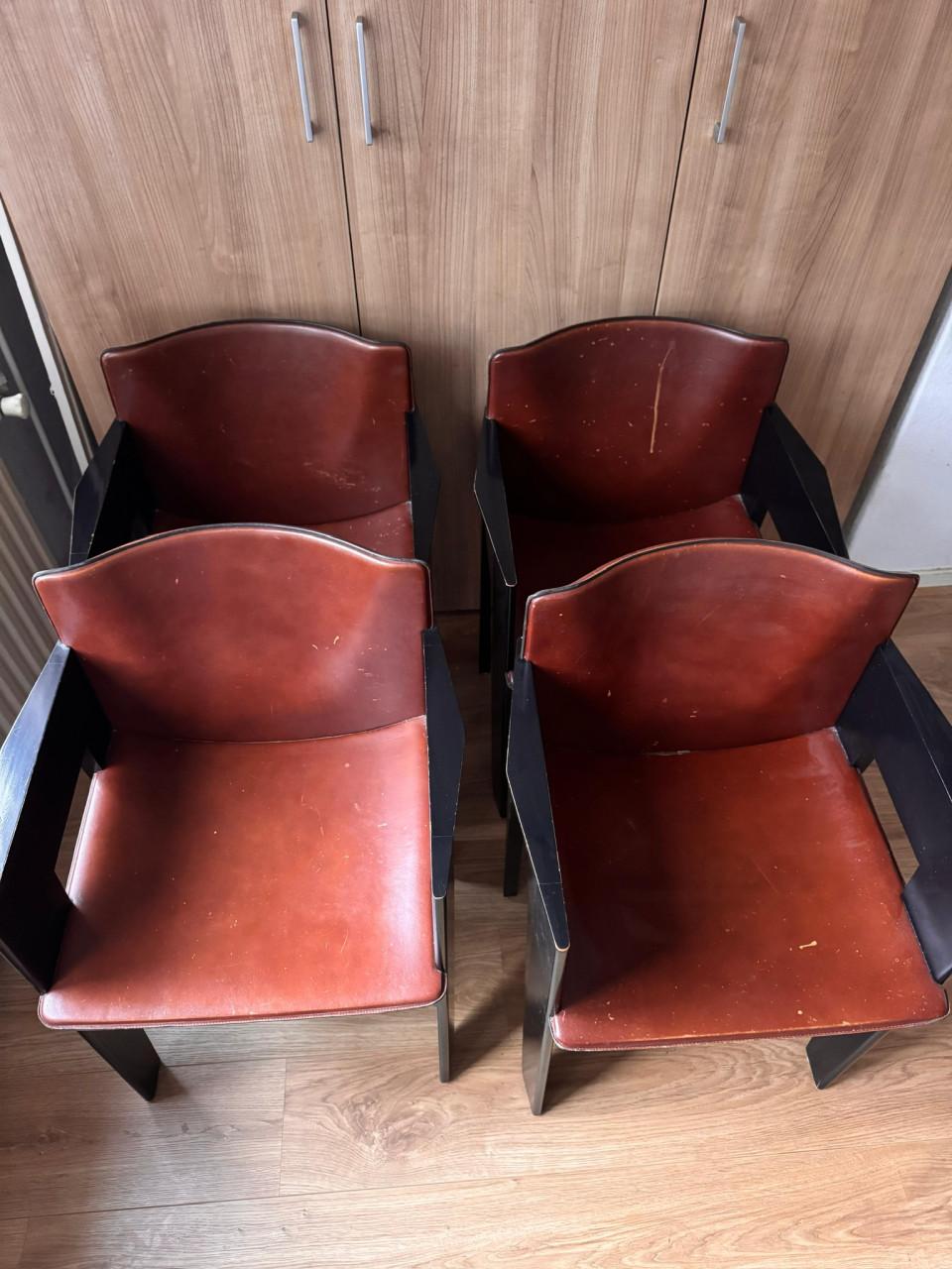 4 x Eetkamerstoelen leer , hout ,