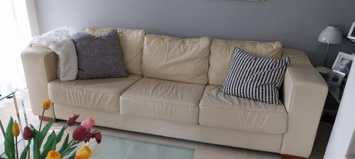 Ledere 3 pers Bank en glazen salontafel