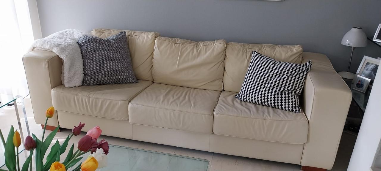 Ledere 3 pers Bank en glazen salontafel