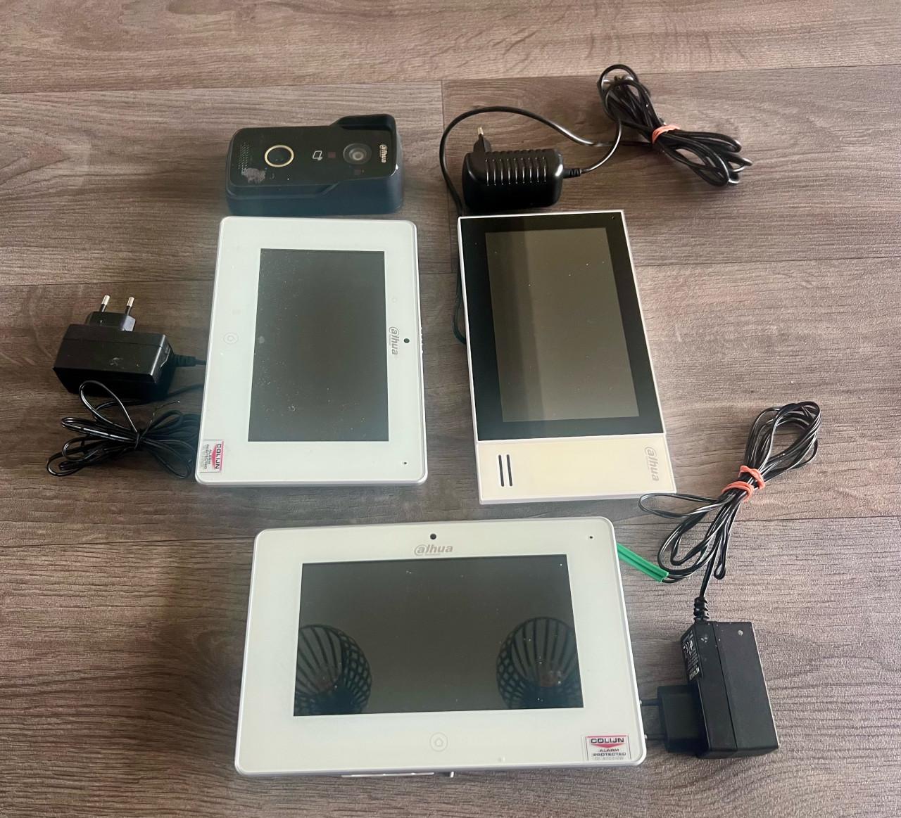 Camera beveiligings systeem met beeldscherm en deurbel.