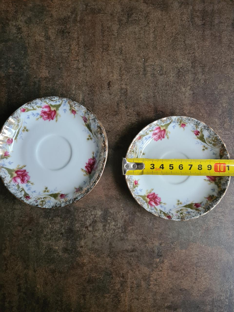 6 Petitfour-schoteltjes of theetipjes van hoogwaardig porselein